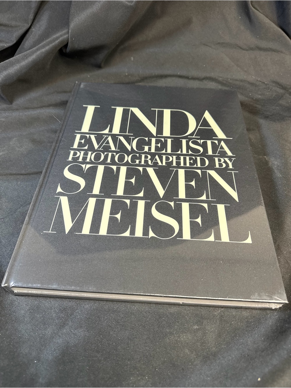 LINDA Evangelista Photographed by Steven Meisel Book (NEW) - Picture 2 of 11